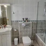 Daire Queen Amanay - Terrazza, Confortevole, Tranquillo, Wi-fi, Ac *