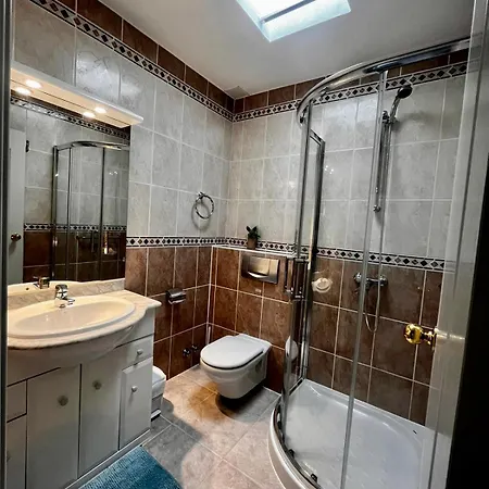 Queen Amanay - Terrazza, Confortevole, Tranquillo, Wi-fi, Ac Lejlighed *